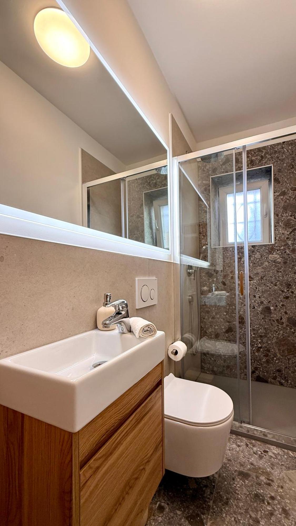 Luxurious With Private Garden Appartement *