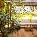 Luxurious Apartment With Private Garden